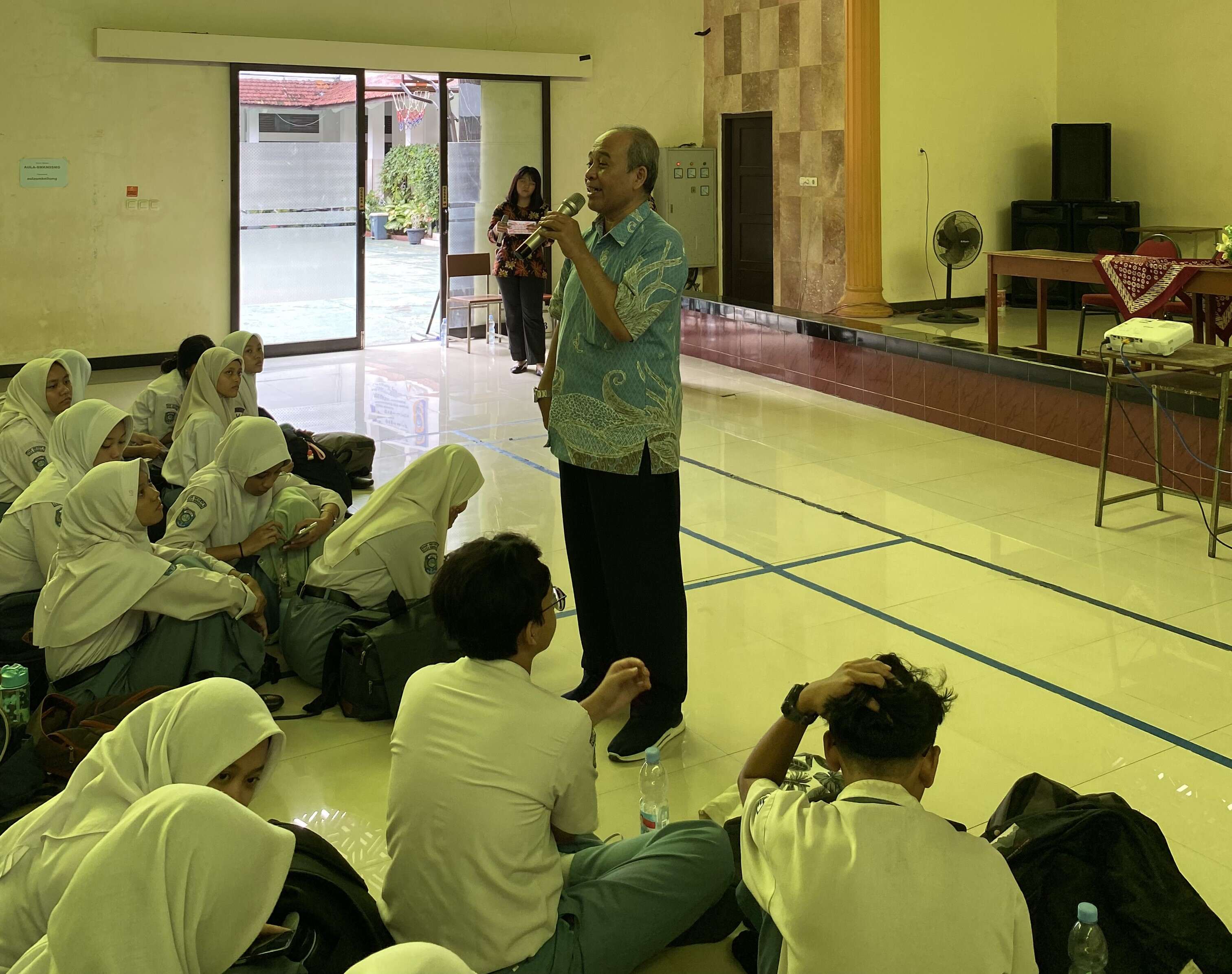 Pemaparan materi dosen